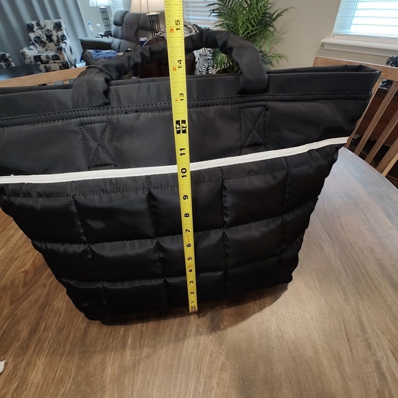 Steve Madden Puffy Quilted Black  ‘Blayzia’ Tote with wristlet! NWT Weekender! - Picture 16 of 16